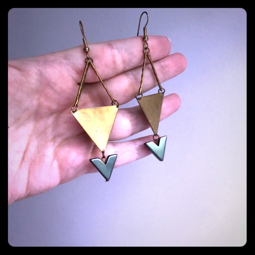 ❤️5/$25 hammered brass and hematite Earrings